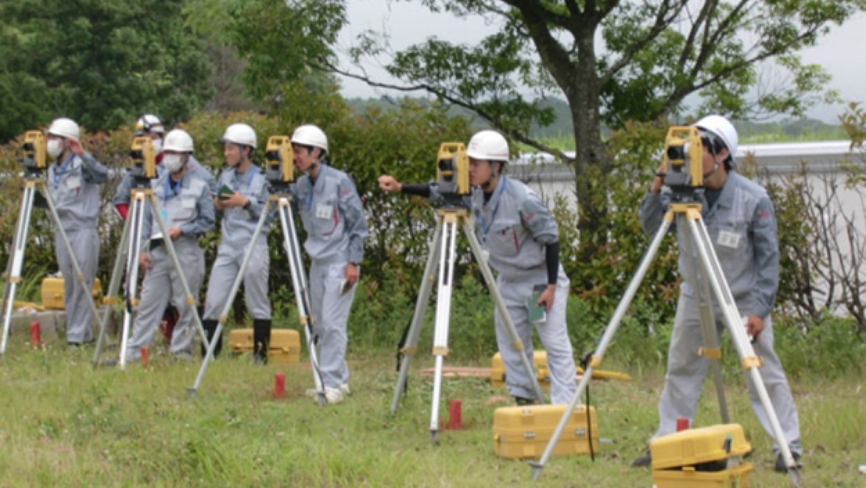 新入社員対象の測量研修